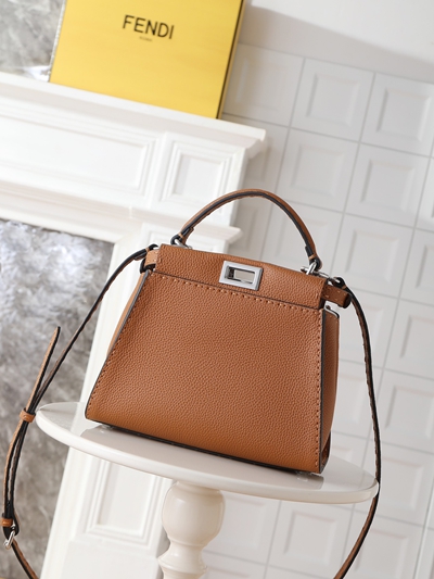 フェンディバッグ正面デザイン